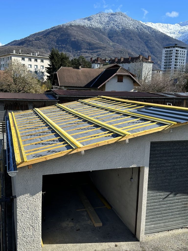 pose de toiture neuve sur garage à Albertville (2)