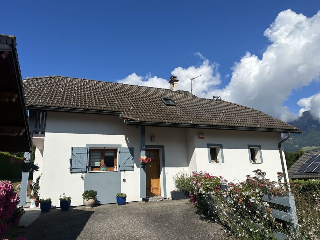 couvreur Sevrier pour démoussage toiture et traitement hydrofuge (2)