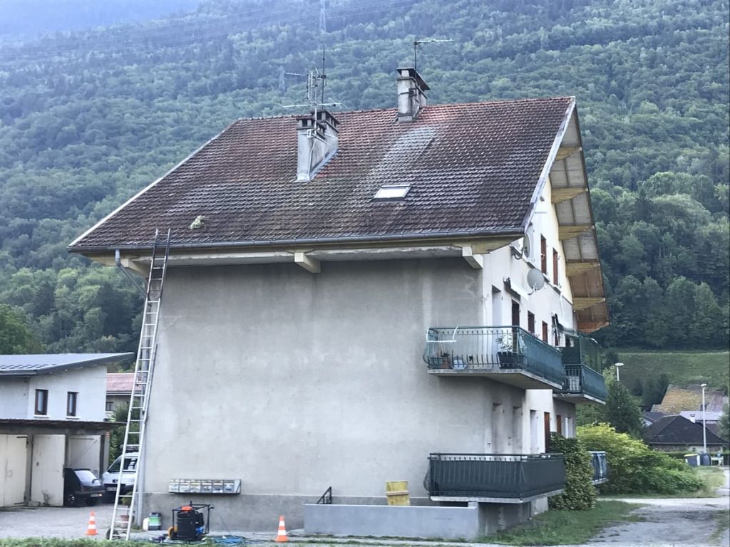 pose de peinture hydrofuge sur toiture à Aigueblanche (3)