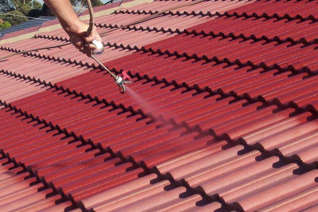 couvreur Frontenex pour repeindre le toit avec un traitement hydrofuge