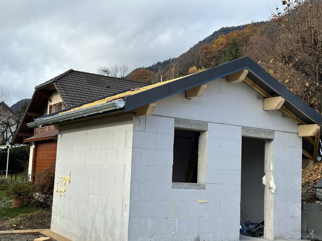 couvreur à Beaufort pour pose de toiture neuve sur extension et abris (1)